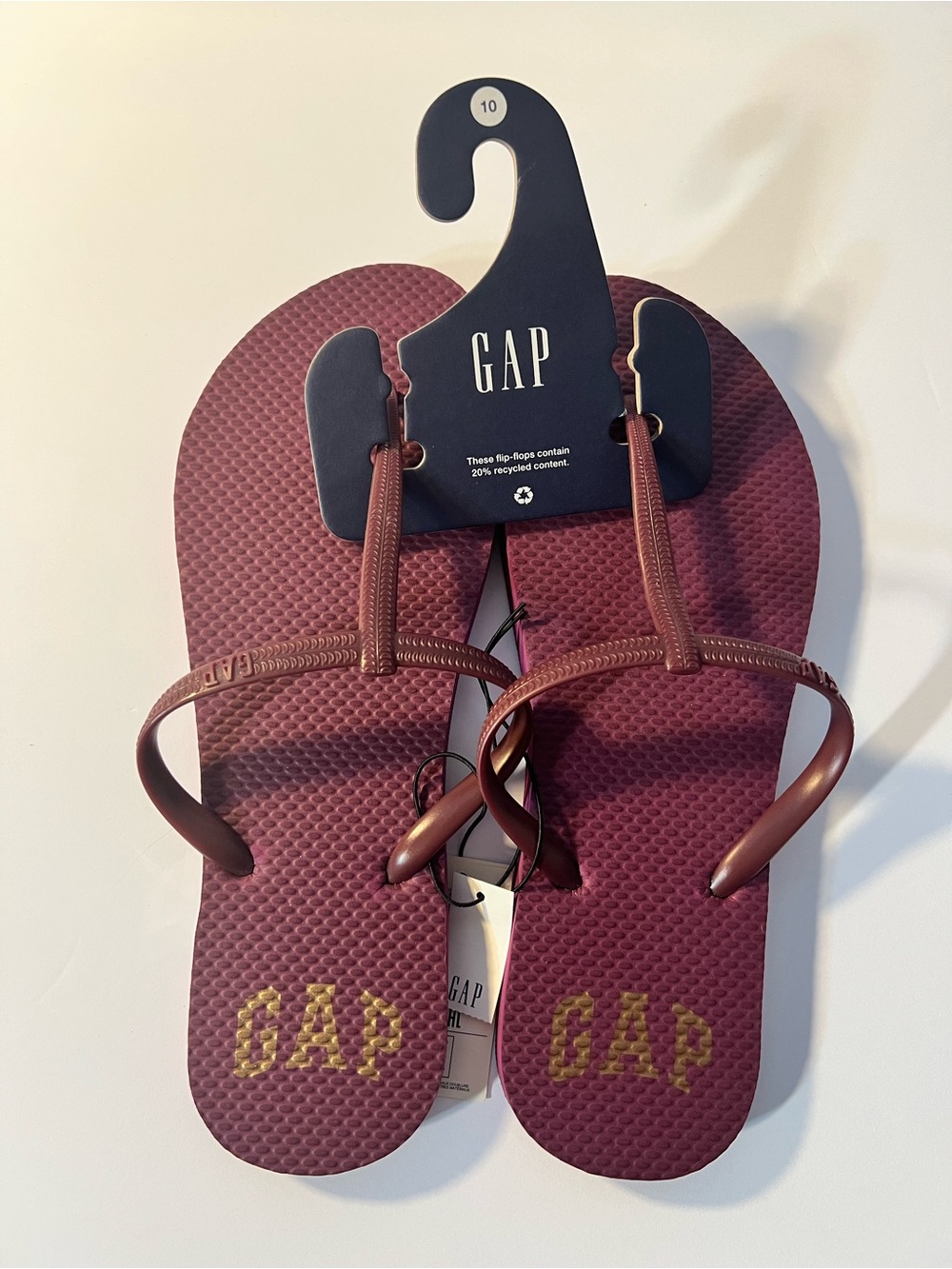 NWT GAP Plum Textured T - Strap Flip-Flop Sandals
